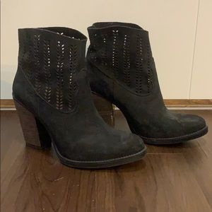 Musse & Cloud black booties